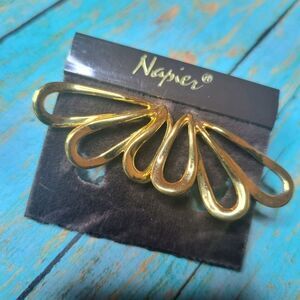 VINTAGE NAPIER Gold Tone Fan Earrings NEW old stock on card!